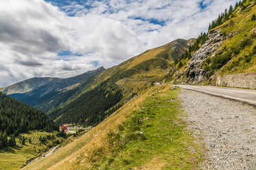 Plakat Transfagarasan road crossing the southern section of the Carpathian Mountains of Romania