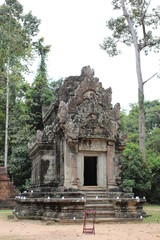 Fototapeta premium Ruins and walls of an ancient city in Angkor complex, near the ancient capital of Cambodia - Siem Reap