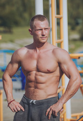 Obraz premium Young athlete training and doing workout outdoors in city.