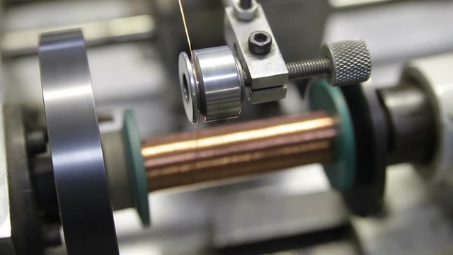 Winding of metal wire on a bobbin in production
