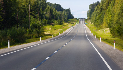 Obraz premium Highway with markings on the sky background.