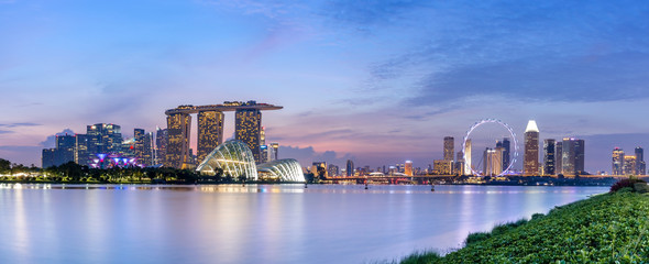 Naklejka premium Panoramic of Singapore Skyline after sunset
