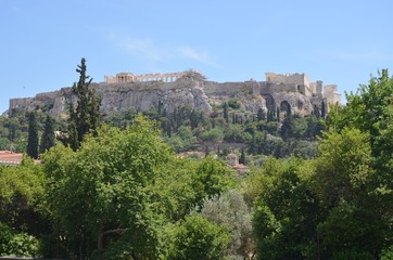 Fototapeta na wymiar L'Acropole d'Athènes vu depuis la ville