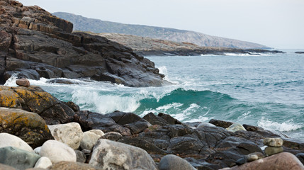 Fototapeta na wymiar The coast, with stone boulders. Barents sea, Russia.
