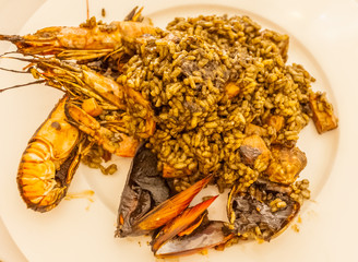  paëlla espagnole à l'encre de seiche M
