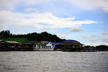 Naklejka premium Beautiful sea under blue sky