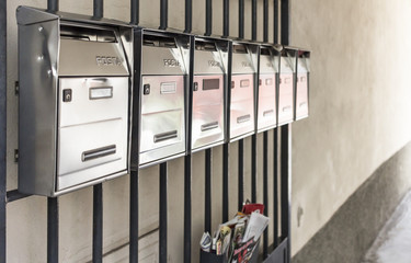 Selective focus on empty mailboxes