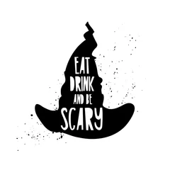 Fotobehang Poster met een citaat eten, drinken en eng voor voor een vrolijk Halloween. De tekst op het silhouet van de heksenhoed. Vector. © uniyok