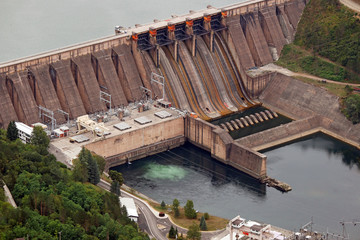 waterkrachtcentrale op rivier Servië