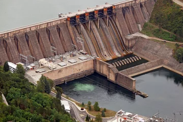 Papier Peint photo Barrage Centrale hydroélectrique sur la rivière Serbie
