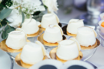 White chocolate cookies served on glass dish
