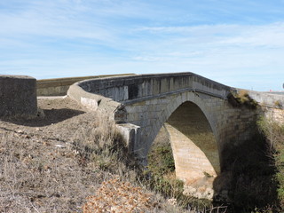 Fototapeta na wymiar Puente de la Venta de Valdemudo, Palencia