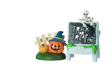Obraz premium Halloween concept : Plastic human skeleton model , ceramic pumpkins and dirty ceramic Trick or Treat sign isolated on white background