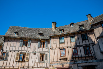 Dans les rues de Conques en Rouergue