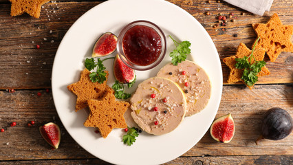 foie gras with gingerbread cake and fig jelly