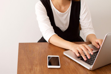 ノートパソコン　女性　ママ　スマホ　スマートフォン　ブログ