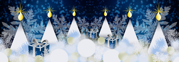 Weisse Kerzen auf blauem Hintergund mit Schneeflocken und Weihnachtsgeschenke
