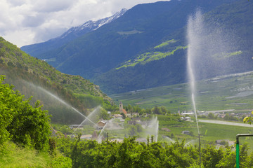 Südtirol- Impressionen, Beregnungsanlagen im Vinschgau