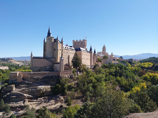 Fototapeta na wymiar Alcázar de Segovia y catedral al fondo