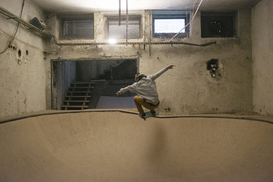 Skater in skate pool