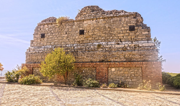 Il castello di Corradino di Centuripe 21