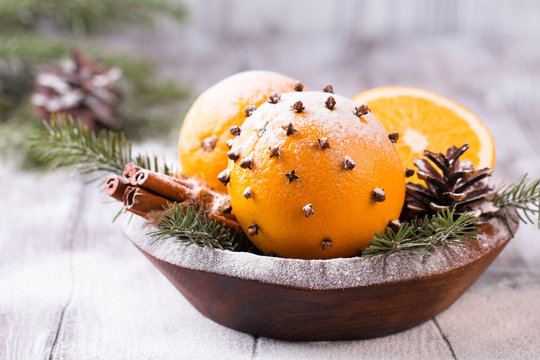 Aromatic Christmas orange with cloves