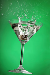 Cocktail Splashes Serie in 5 different colors with an Olive making different shapes in the martini: Green