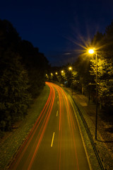 Stra&szlig;e bei Nacht