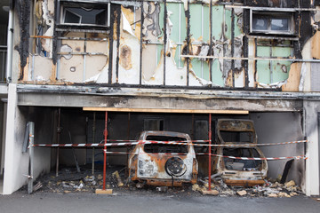The car bursts after the building fire on a busy street