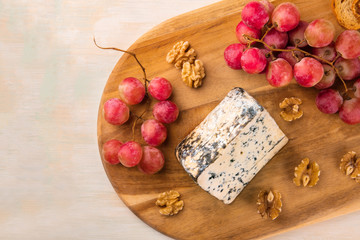 Blue cheese with grapes, nuts, and toasts, and copyspace