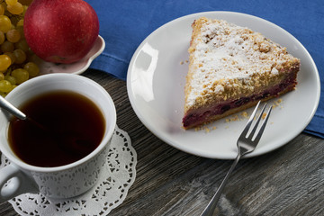 Christmas berry cake