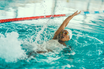 Female swimmer on training in the swimming pool - Powered by Adobe