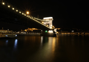 Fototapeta na wymiar The famous Chain Bridge at night in Budapest