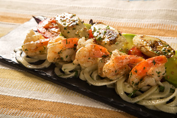 Delicious spaghetti salad with shrimp, tomato and pupunha palm