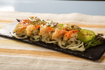 Delicious spaghetti salad with shrimp, tomato and pupunha palm