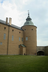 Fototapeta na wymiar Kalmar slott innanför murarna på södersidan