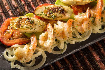 Delicious spaghetti salad with shrimp, tomato and pupunha palm