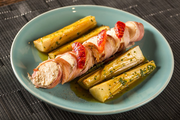 Delicious chicken with bacon and palmito grilled pupunha