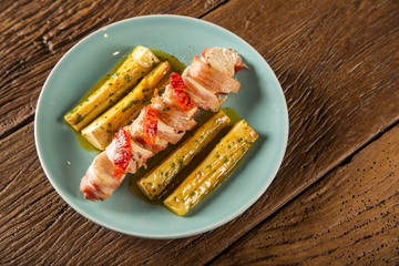 Delicious chicken with bacon and palmito grilled pupunha