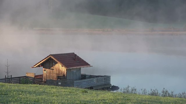 Bergsee mit H&uuml;tte, Alpsee, Allg&auml;u, Natursee, Badesee, Attlesee, Nesselwang,  Alpen, 4K
