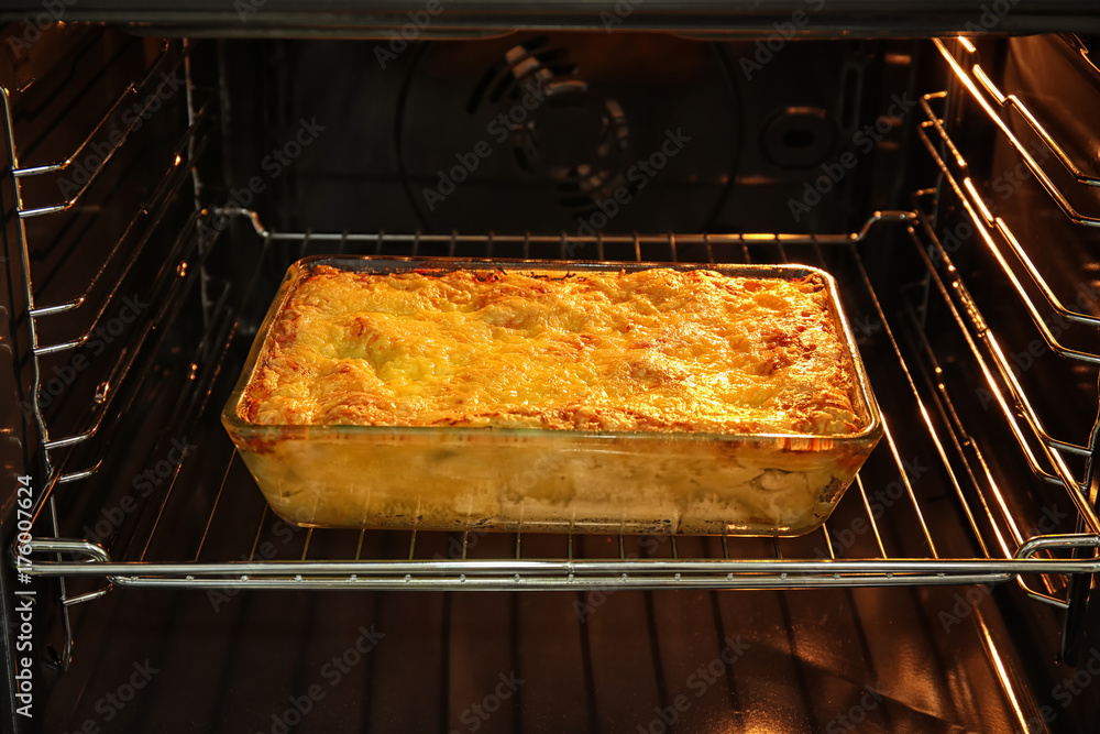 Sticker Baking tray with spinach lasagna in oven