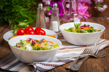 Mix of lettuce with croutons.