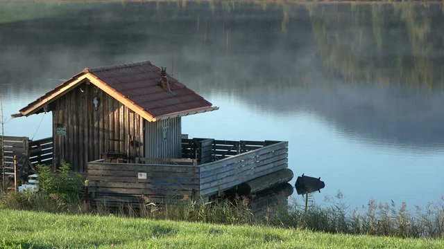 Bergsee mit H&uuml;tte, Alpsee, Allg&auml;u, Natursee, Badesee, Attlesee, Nesselwang,  Alpen, 4K