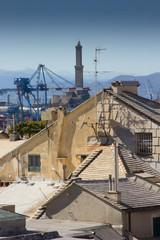 La lanterna tra i tetti di Genova