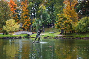  Sculpture of a man in the middle of a lake in autumn park