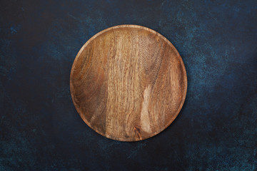 empty wooden plate © natashamam35