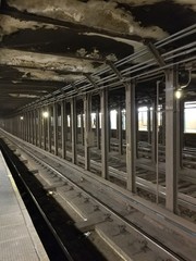 Subway platform and tunnel
