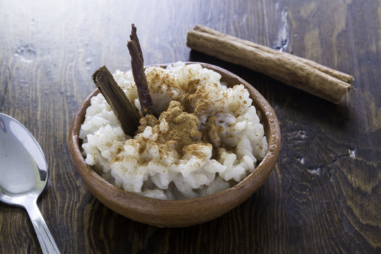 Arroz con leche mexican dessert with cinnamon on wooden surface