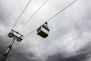 Obraz premium funicular - cable cars against the gray sky