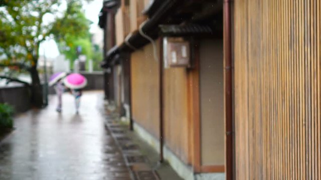 古都　金沢イメージ　雨　傘　ひがし茶屋街